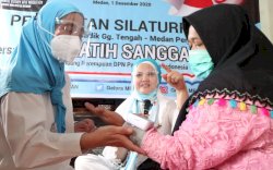 Ratih Sanggarwati Berdialog dengan Ibu-ibu Perwiritan di Medan