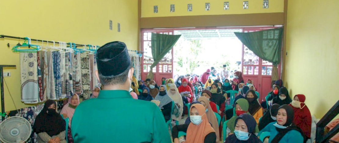 Mudassir Hasri Gani bersama tokoh masyarakat Ance.