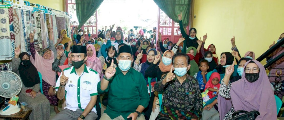 Mudassir Hasri Gani bersama tokoh masyarakat Ance.