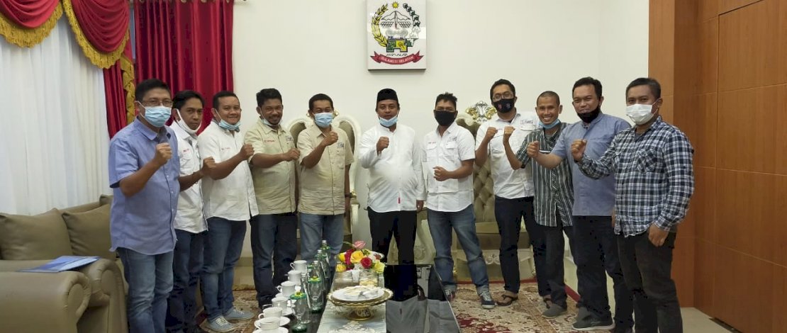 Serikat Media Siber Indonesia (SMSI) Sulsel bersilaturahmi dan diskusi dengan Wakil Gubernur (Wagub) Sulsel, Andi Sudirman Sulaiman di rumah jabatan, Makassar, Rabu 2 Desember 2020.