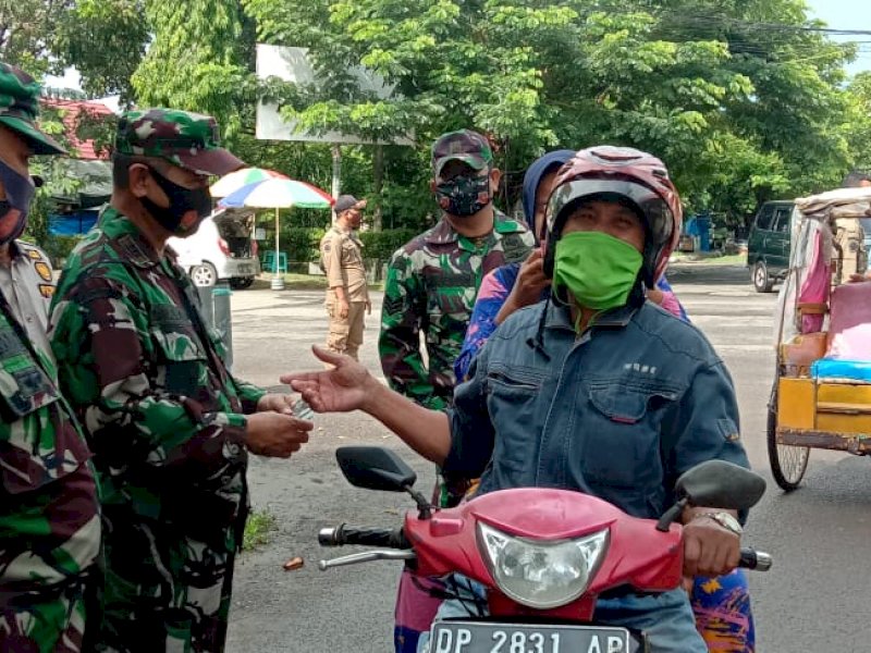 Tentara Ikut Tertibkan Warga di Barru Agar Mematuhi Protokol Kesehatan