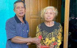 Panitia Zakat Masjid Khadijah Puri Pattene Salurkan Paket ke Warga Terdampak Covid-19, Ini Isinya